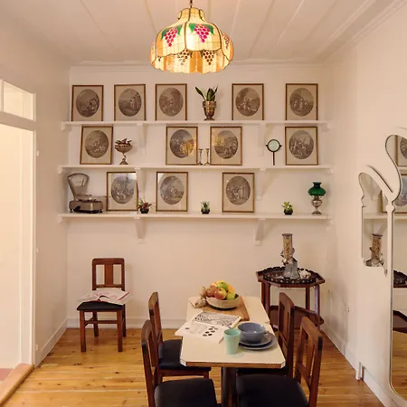 Lisbon Calling Rooms & Studio-2